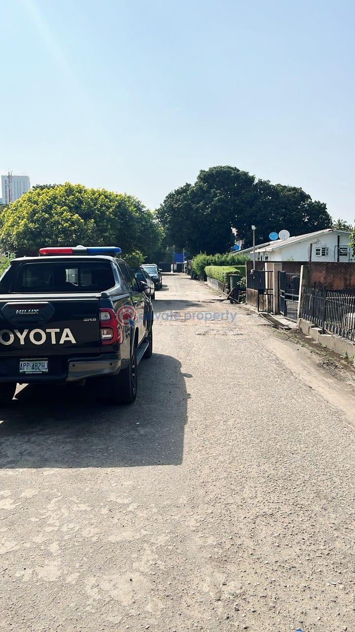 4 bedroom Detached Bungalow For Sale Victoria Island Lagos - 2