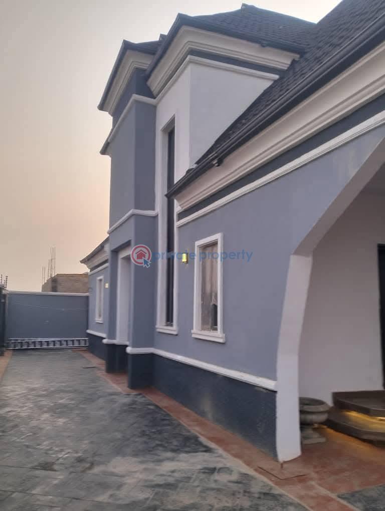 4 bedroom Detached Duplex For Sale Adeoje Estate, Off Akala Express Ibadan Oyo - 2