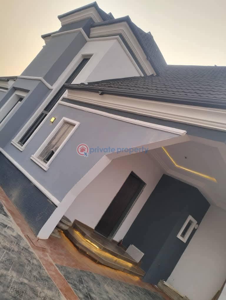 4 bedroom Detached Duplex For Sale Adeoje Estate, Off Akala Express Ibadan Oyo - 1