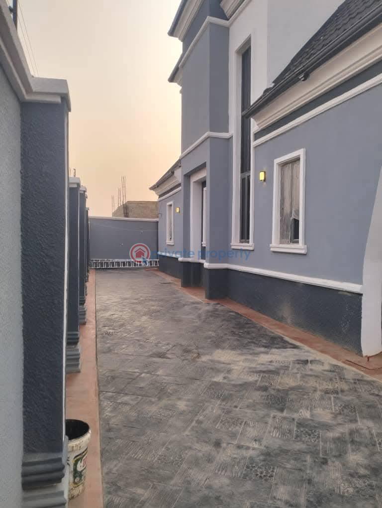 4 bedroom Detached Duplex For Sale Adeoje Estate, Off Akala Express Ibadan Oyo - 3