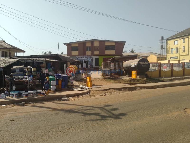 3 bedroom Block Of Flats For Sale Iyalan Church Junction Along Iwo Road Ibadan Oyo - 2