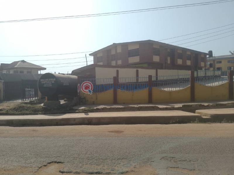 3 bedroom Block Of Flats For Sale Iyalan Church Junction Along Iwo Road Ibadan Oyo - 9