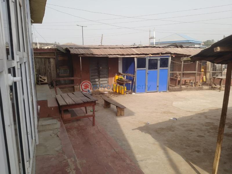 3 bedroom Block Of Flats For Sale Iyalan Church Junction Along Iwo Road Ibadan Oyo - 5