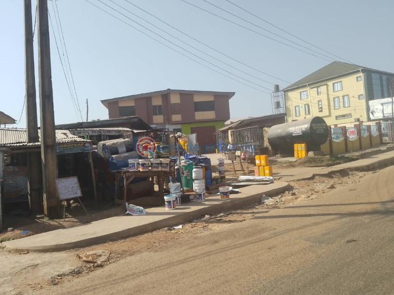 3 bedroom Block Of Flats For Sale Iyalan Church Junction Along Iwo Road Ibadan Oyo - 4