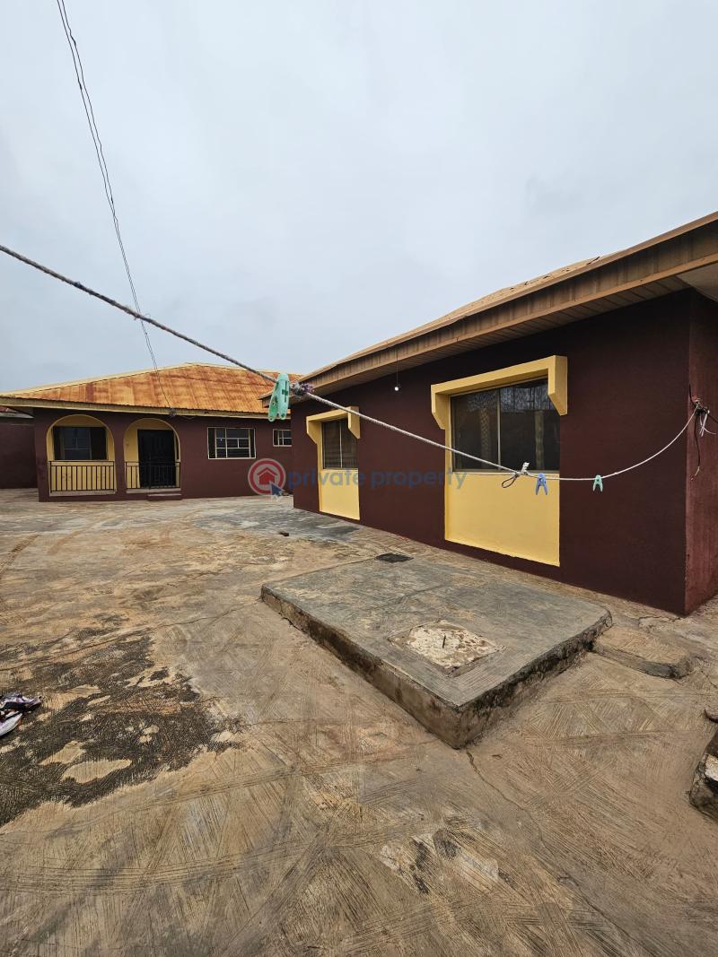 House For Sale Location: Alafia Estate, Zone 2, Wofun, Akala Way, Ibadan. Ibadan Oyo - 2