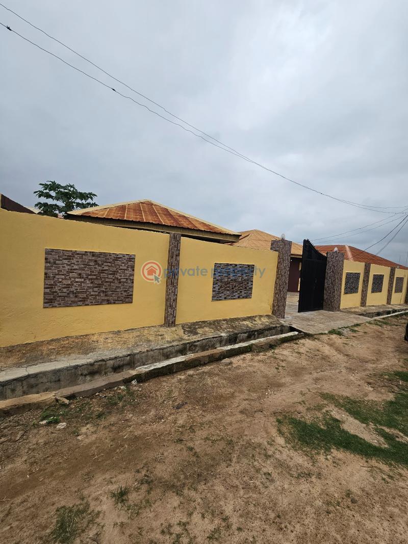 House For Sale Alafia Estate, Zone 2, Wofun, Akala Way, Ibadan. Ibadan Oyo - 4