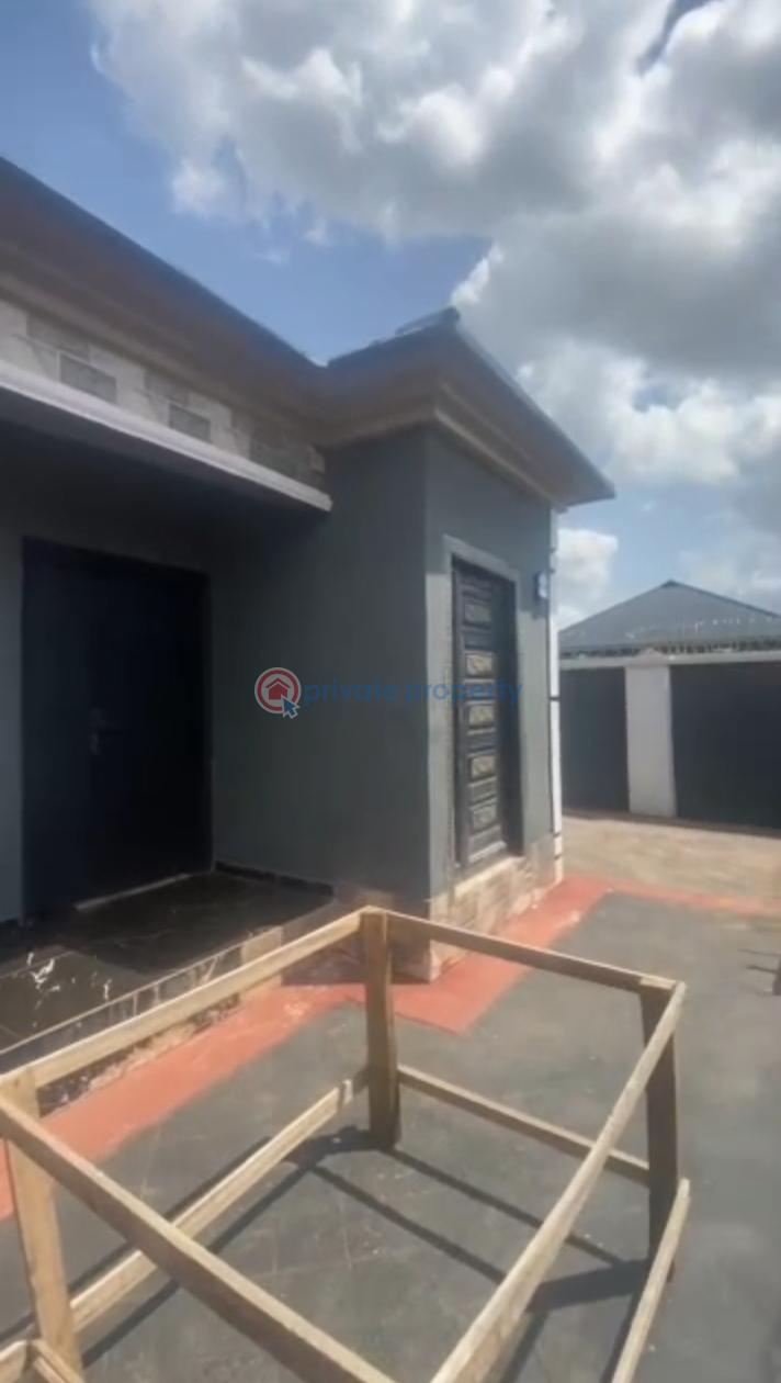2 bedroom Block Of Flats For Sale Oluku Benin Edo