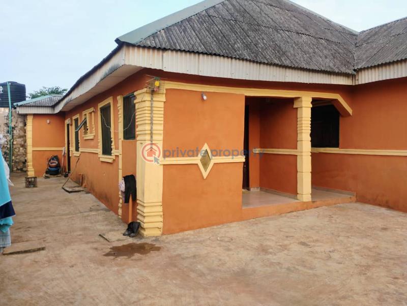 8 bedroom Block Of Flats For Sale Gberigbe Association Road Ikorodu Ikorodu Lagos