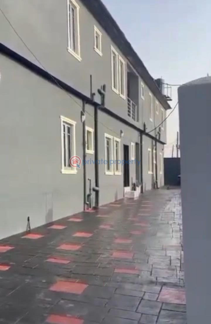 8 bedroom Flat & Apartment For Sale Ikorodu Lagos - 1