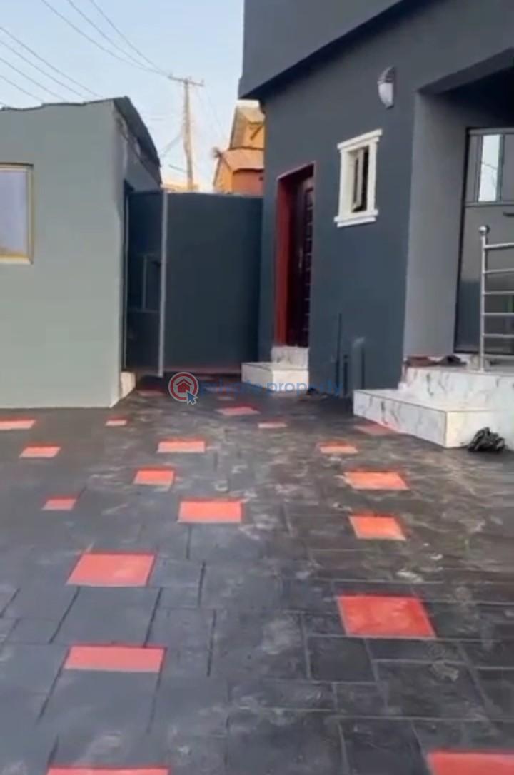8 bedroom Flat & Apartment For Sale Ikorodu Lagos - 0