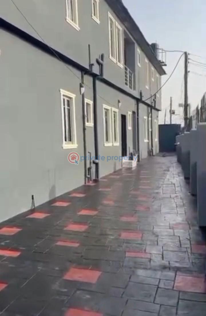 8 bedroom Flat & Apartment For Sale Ikorodu Lagos - 2