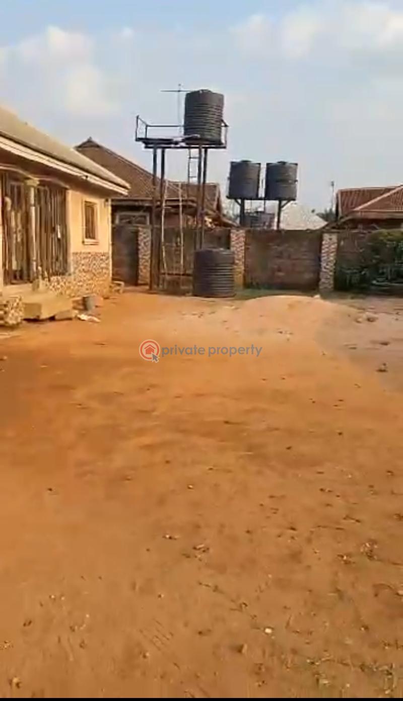 Block Of Flats For Sale Superior, Along Ugbiyokho Road (3 Mins From The Tared Road) Benin Edo - 3