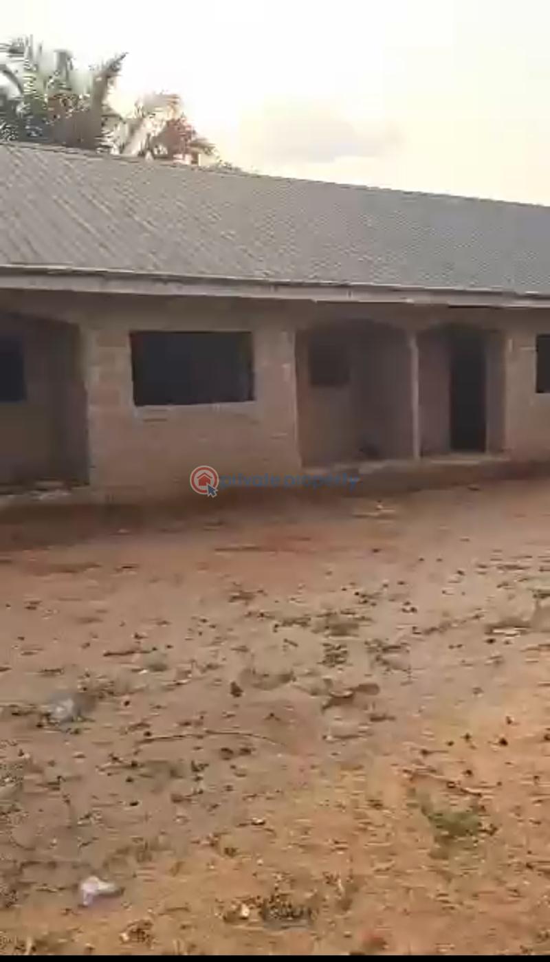 Block Of Flats For Sale Superior, Along Ugbiyokho Road (3 Mins From The Tared Road) Benin Edo - 1