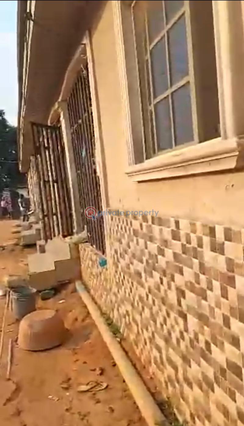 Block Of Flats For Sale Superior, Along Ugbiyokho Road (3 Mins From The Tared Road) Benin Edo - 0