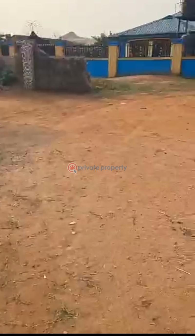 Block Of Flats For Sale Superior, Along Ugbiyokho Road (3 Mins From The Tared Road) Benin Edo - 4
