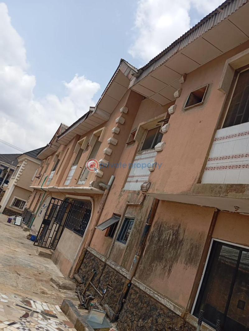 3 bedroom Block Of Flats For Sale Bucknor Estate Isolo Lagos - 1