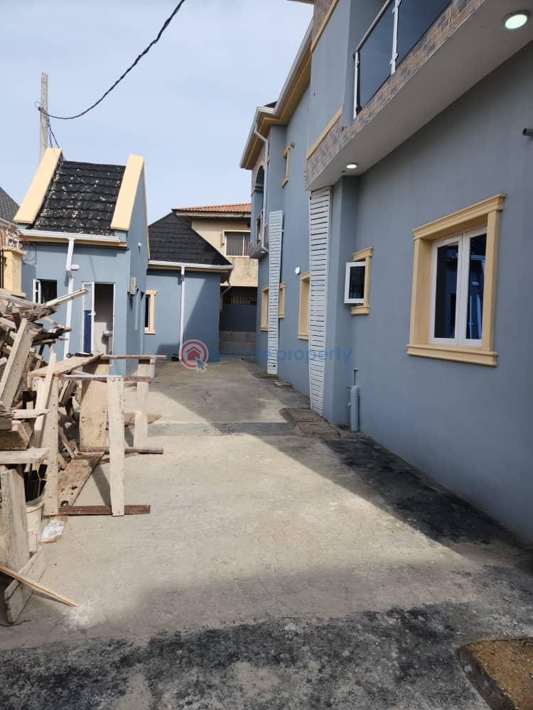 3 bedroom Flat & Apartment For Sale Monsha Allah, Elebu Akala Express Ibadan Oyo - 1