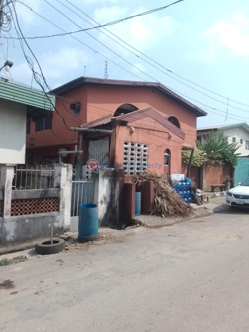 3 bedroom Block Of Flats For Sale Obanikoro Shomolu Lagos - 0