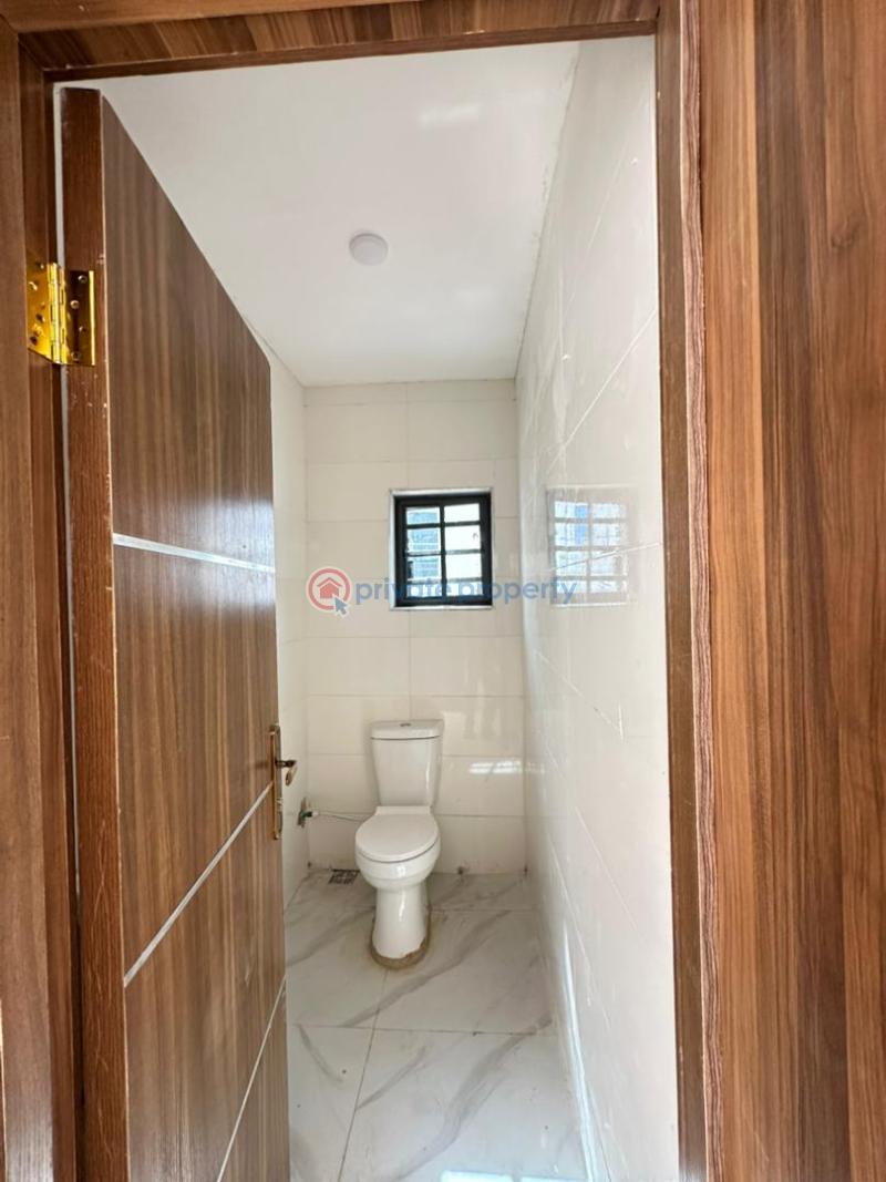 House For Sale Onikoko Close, Agodi Gra, Ibadan. Ibadan Oyo - 7