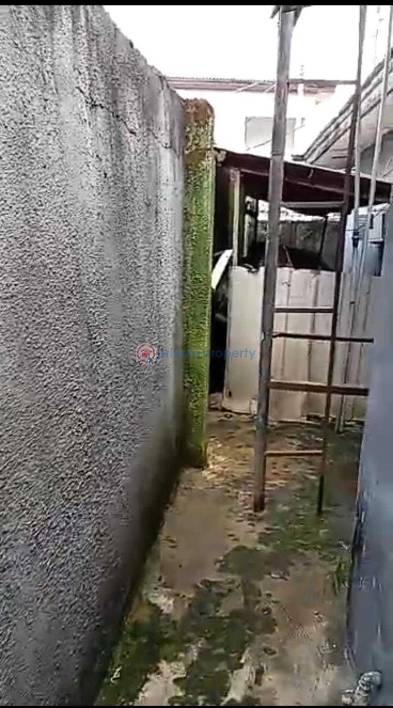 Bungalow For Sale Along A Tarred Road Off Akhionbare, Main Gra Benin City. Benin Edo - 2