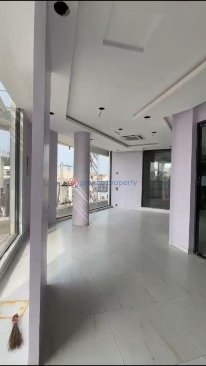 Shop For Rent Lekki Phase 1 Lagos - 3