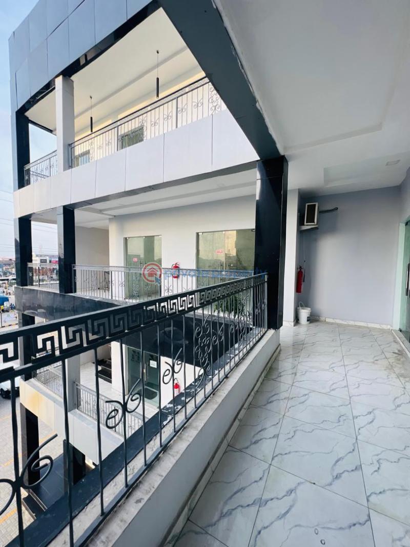 Shop For Rent Before Chevron, Lekki Ologolo Lekki Lagos - 12