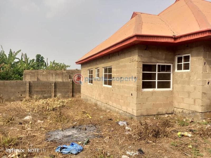 House For Sale At Orita Odan Olodo Bank,going , House Is 30 Seconds Drive From Road Side, Ibadan Oyo - 6