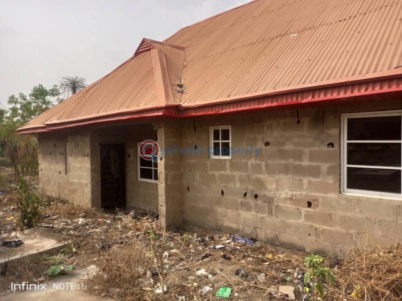 House For Sale At Orita Odan Olodo Bank,going , House Is 30 Seconds Drive From Road Side, Ibadan Oyo - 5