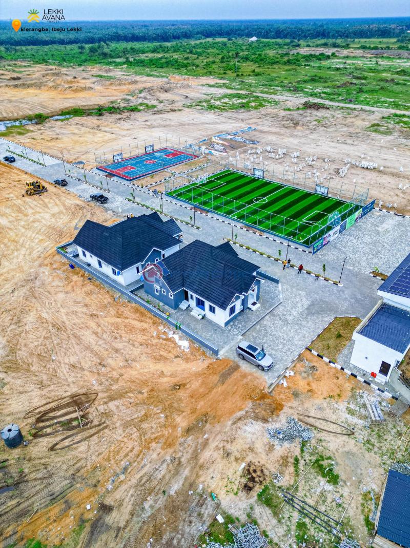 4bedroom bungalow with swimming pool - 13 4 bedroom Bungalow For Sale Elerangbe Eleran Igbe Ibeju-Lekki Lagos - 13