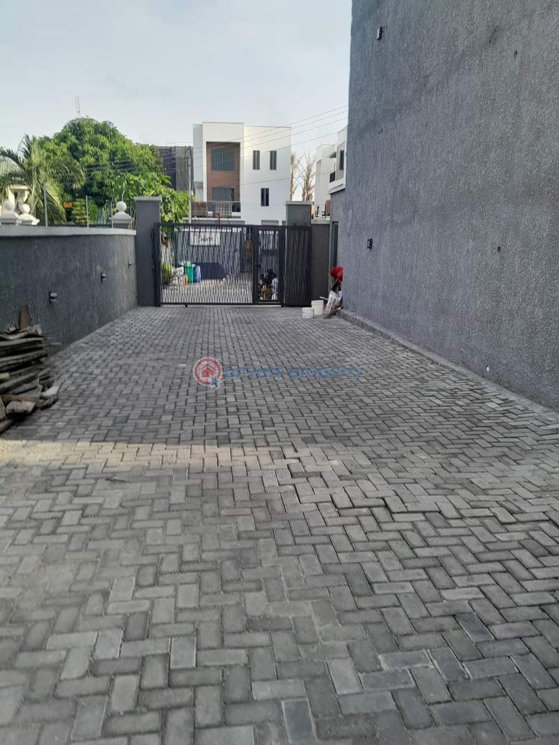 4 bedroom Block Of Flats For Rent Off Bashorun Okunsanya Street,behind Tantaliser Lekki Phase 1. Lekki Phase 1 Lagos - 1