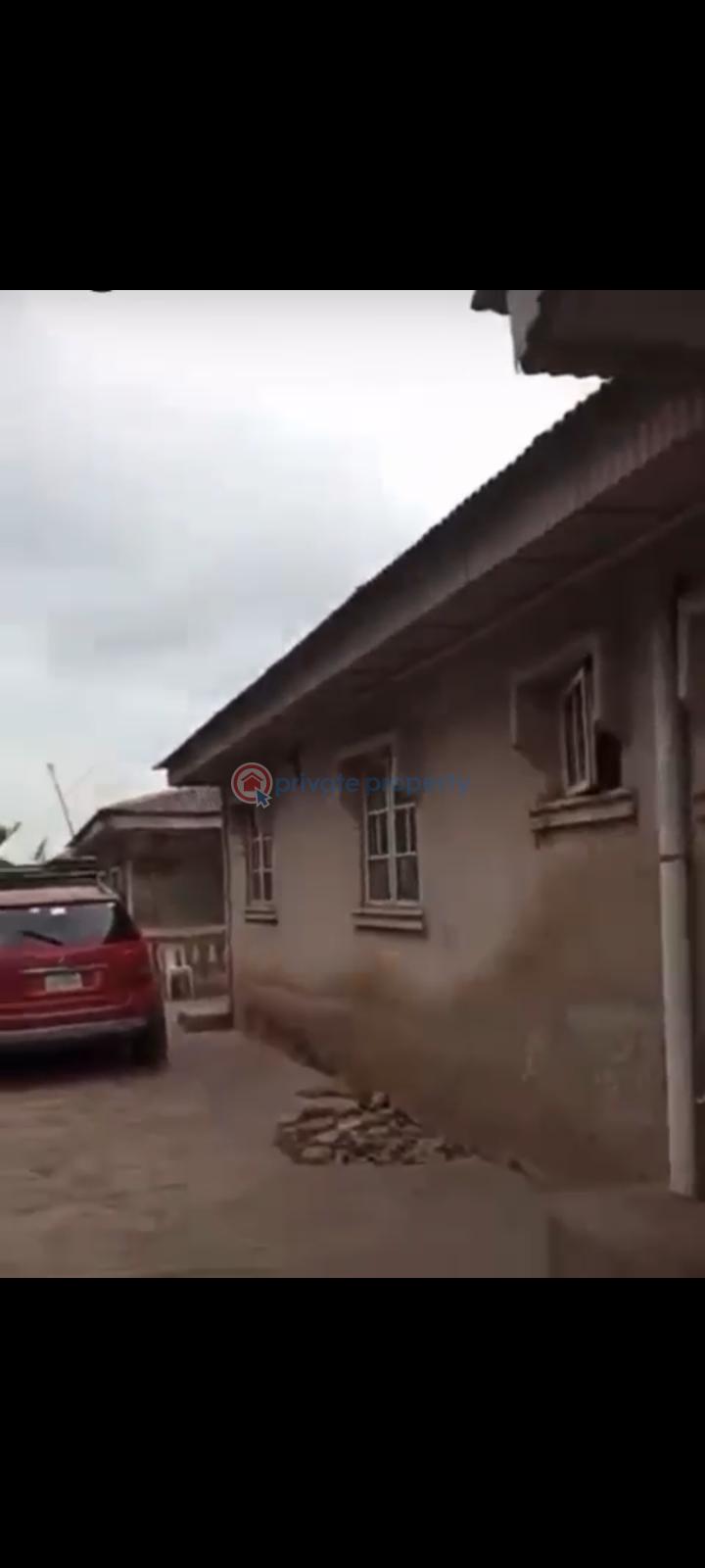 4 bedroom Bungalow For Sale Back Of Sheriff Hotel, First Avenue Ikorodu Igbogbo Ikorodu Lagos - 3