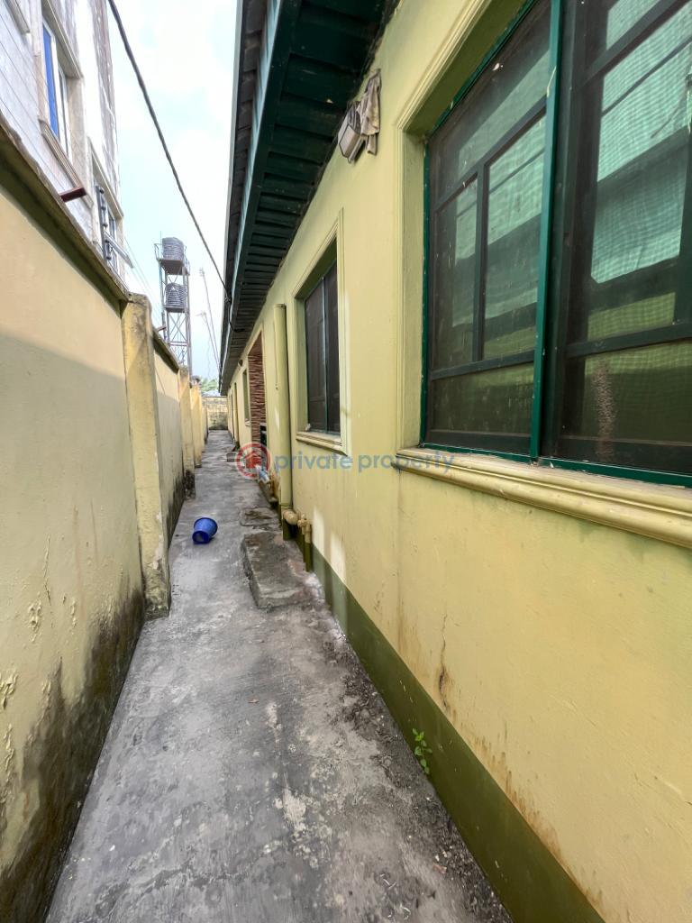 4 bedroom Detached Bungalow For Sale Ogunfayo Estate Awoyaya Ajah Lagos - 7
