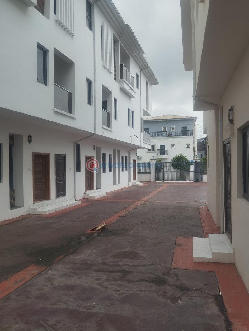 4 bedroom Maisonette For Sale Peninsula Garden Estate Peninsula Estate Ajah Lagos - 3