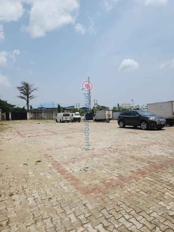 A large open building with a large hall - 10 5 bedroom Event Hall For Sale Expressway Ogudu Road Ojota Lagos - 10