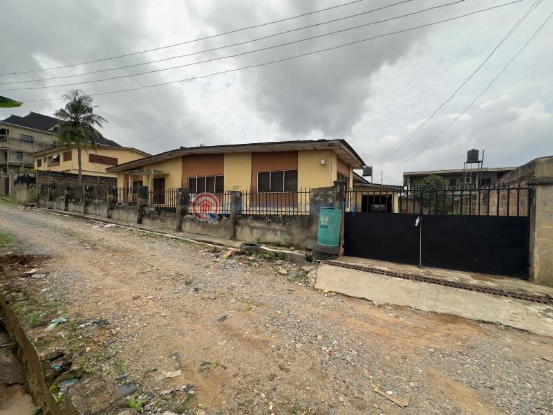 5 bedroom Detached Bungalow For Sale Ayoola Drive Area New Bodija Ibadan Oyo - 3