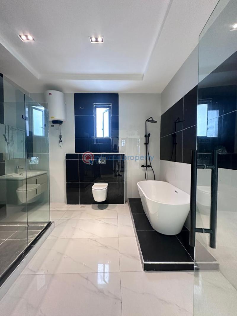 5 bedroom Detached Duplex For Sale Monastery Road Sangotedo Lagos - 18