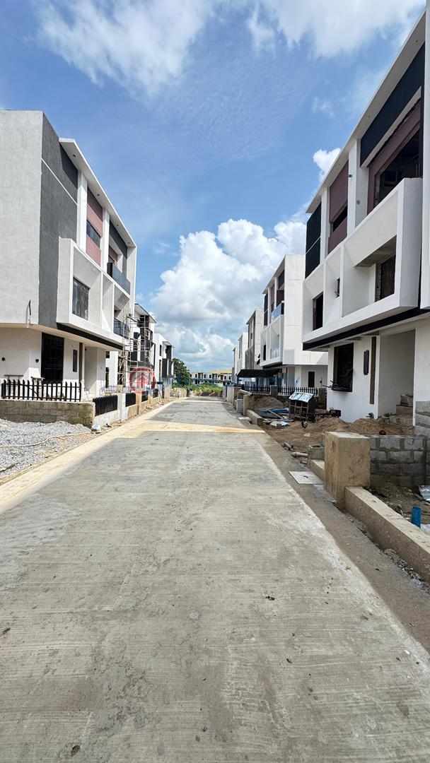 5 bedroom House For Sale Lugbe Abuja Phase 4  - 1