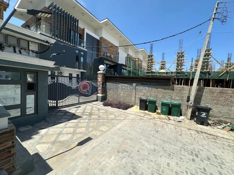 5 bedroom Detached Duplex For Rent Ologolo Lekki Lagos - 1