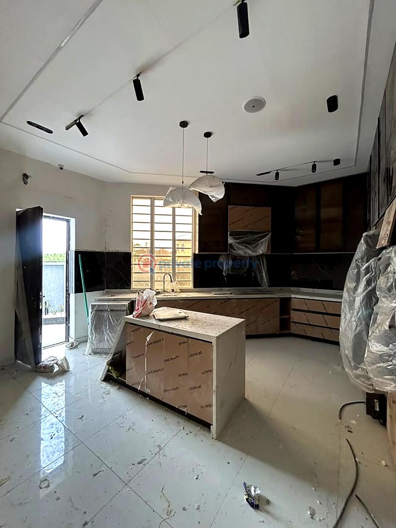 5 bedroom House For Sale Lekki Lagos - 1