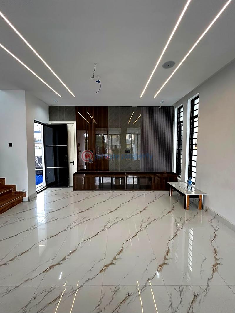 5 bedroom House For Sale Lekki Lagos - 1