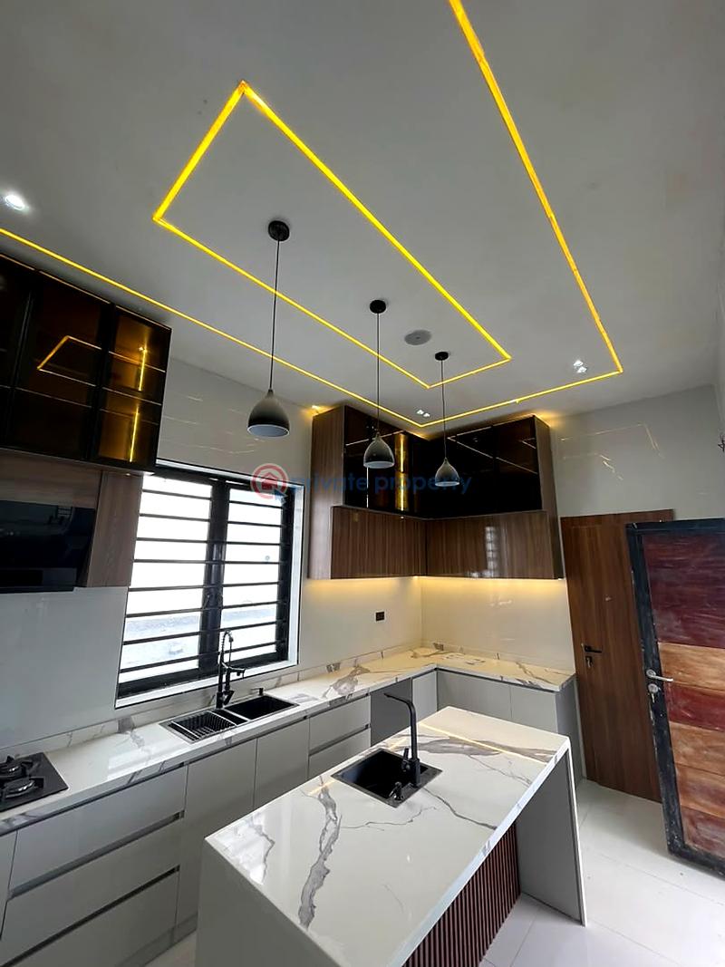 5 bedroom House For Sale Lekki Lagos - 3