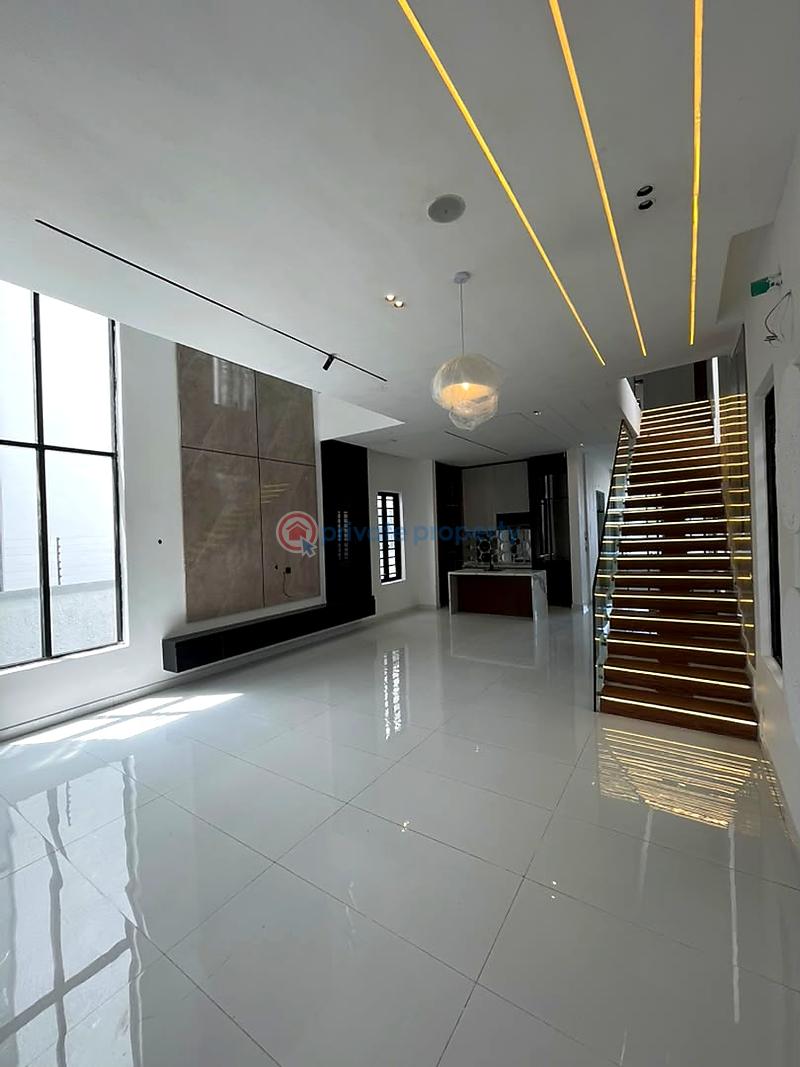 5 bedroom House For Sale Lekki Lagos - 1
