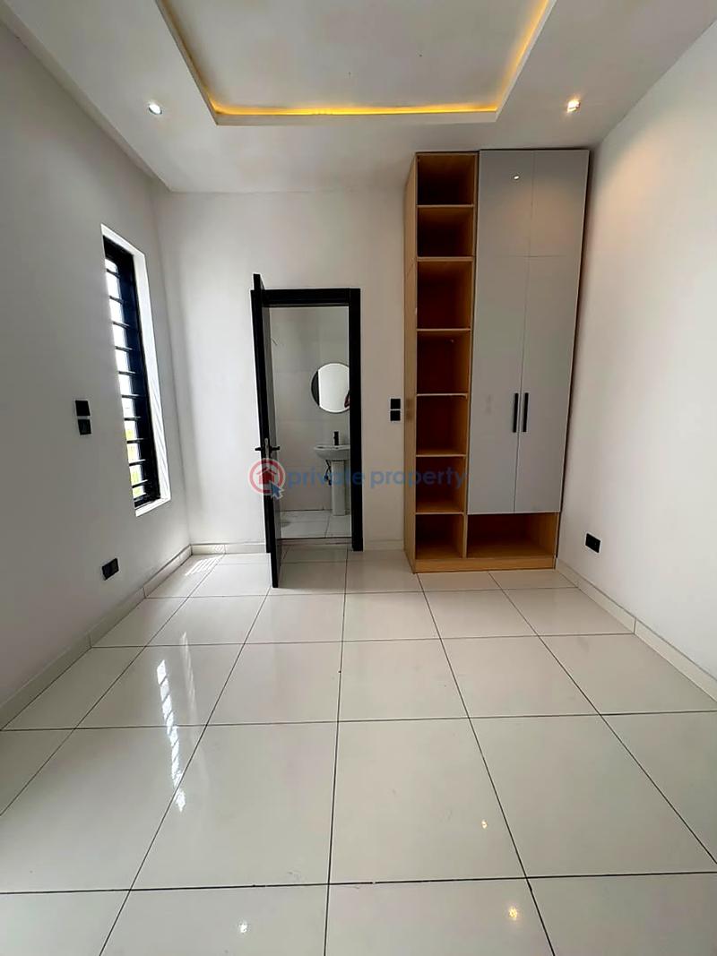 5 bedroom House For Sale Lekki Lagos - 1