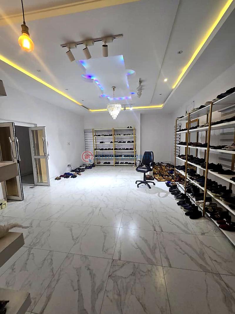 5 bedroom House For Sale Lekki Lagos - 1