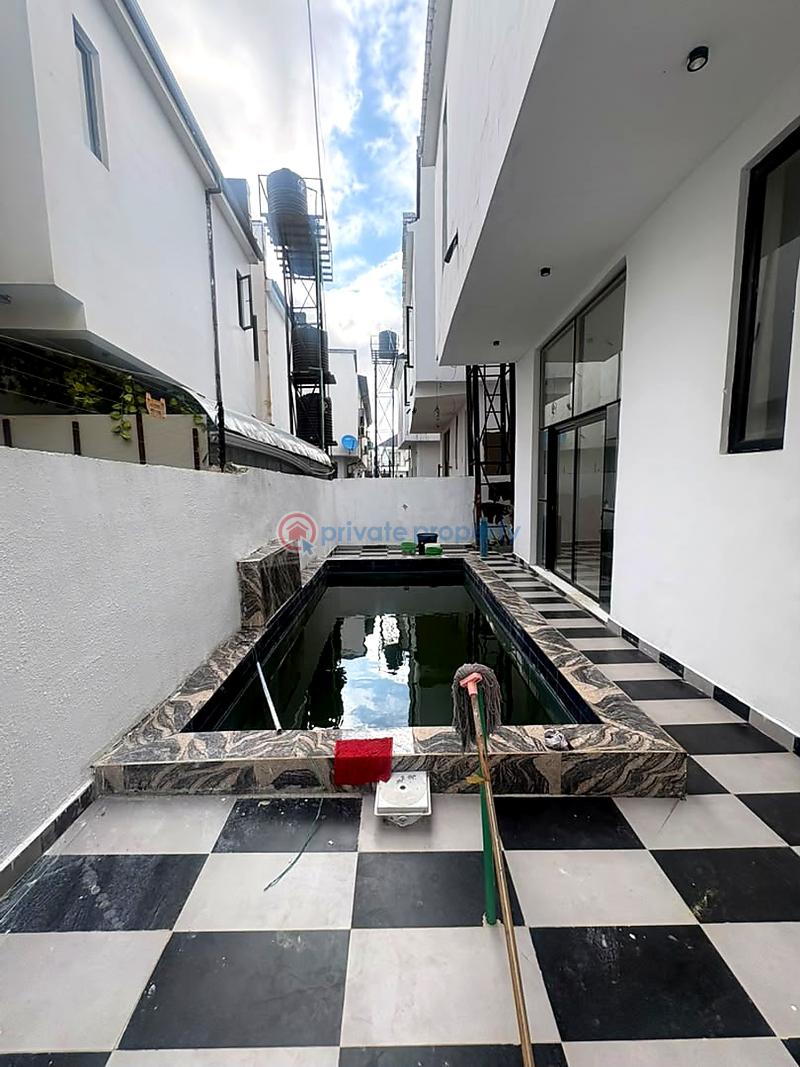 5 bedroom House For Sale Lekki Lagos - 1