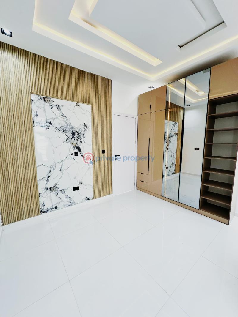 5 bedroom House For Sale Lekki Lagos - 1