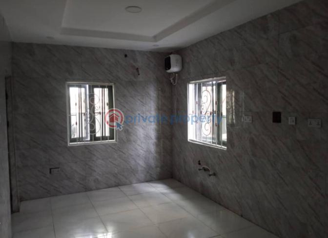 5 bedroom detached  duplex insuit with overhead tank.in a well secured estate - 5 5 bedroom Duplex For Sale Wtc Estate Enugu Area  - 5