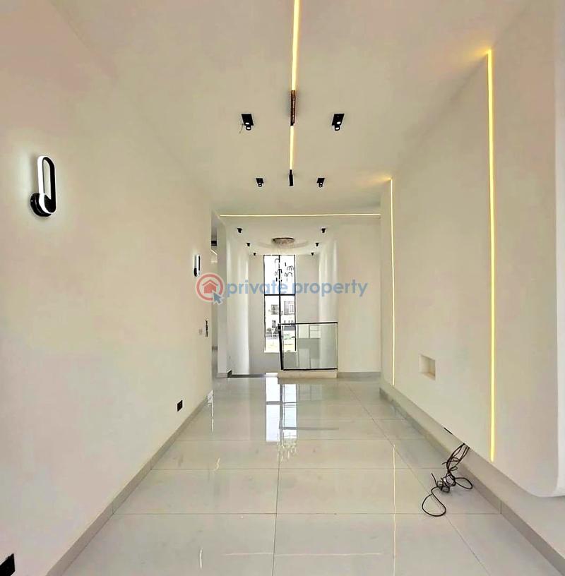 5 bedroom House For Sale Lekki Lagos - 1