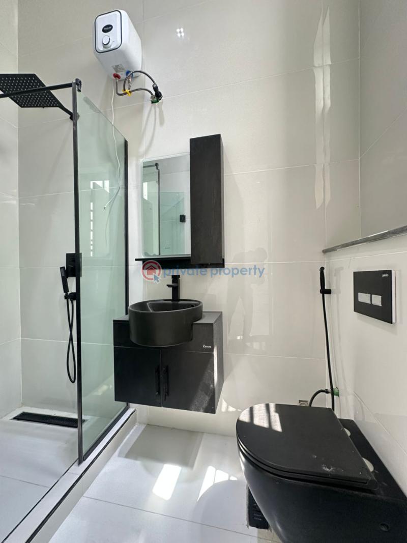 5 bedroom Detached Duplex For Sale Chevron Drive Lekki Lagos - 2