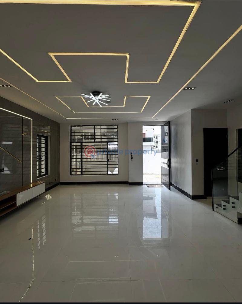 5 bedroom Detached Duplex For Sale Ologolo Lekki Lagos Jakande Lekki Lagos - 1